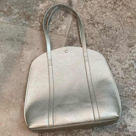 Oliver Bonas Carla Contrast Pocket Tote Bag - Picture 5 of 6